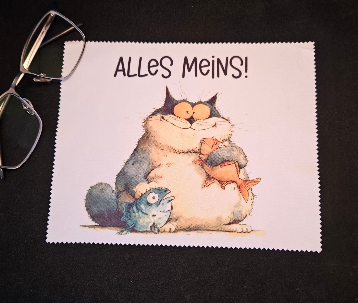 Brillenputztuch verfressene Katze