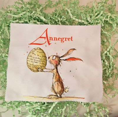 Brillenputztuch Osterhase mit Geschenk