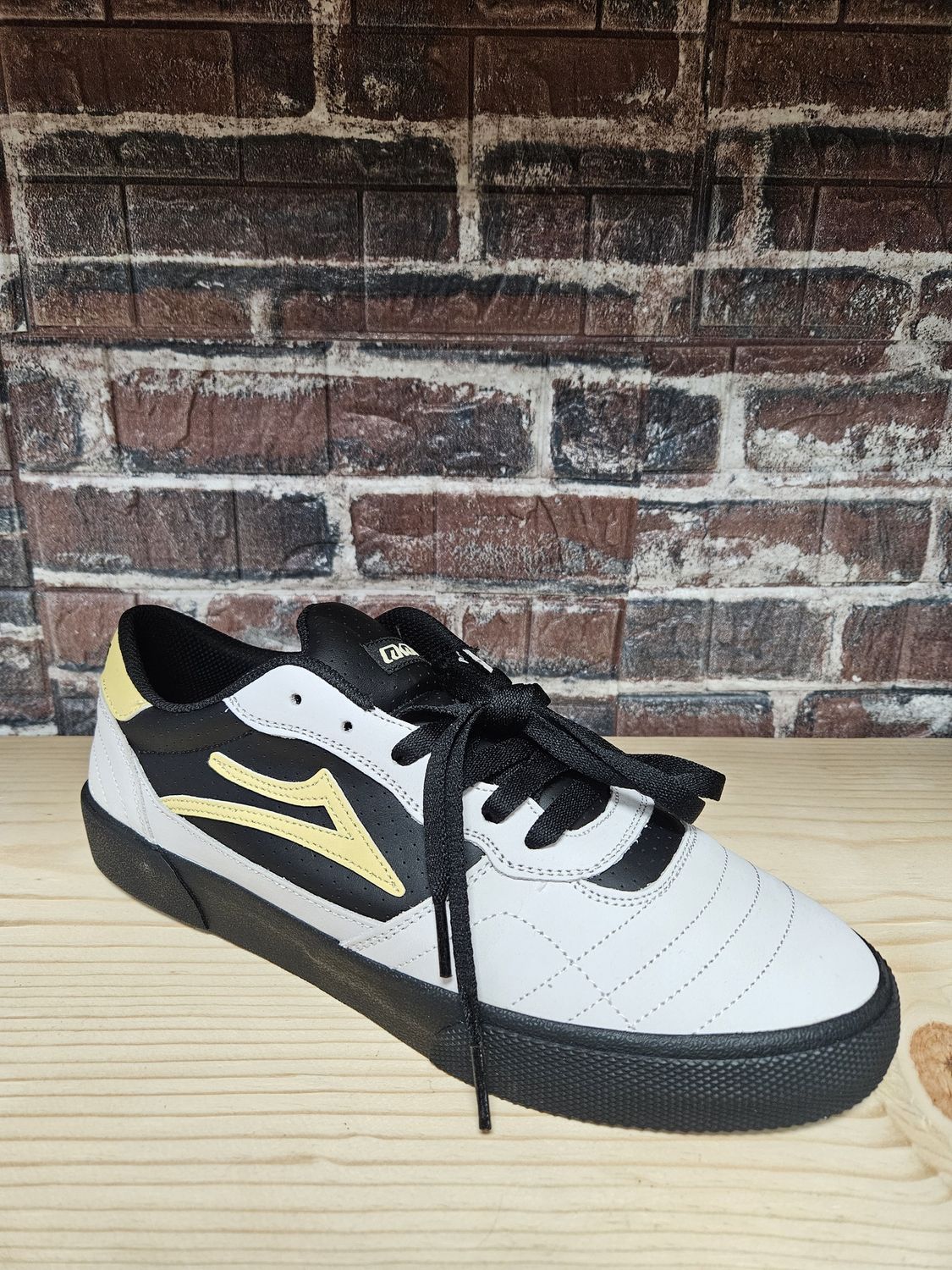 Lakai Cambridge - White Banana Black Lakai Cambridge - White Banana Black, Size: 9.5