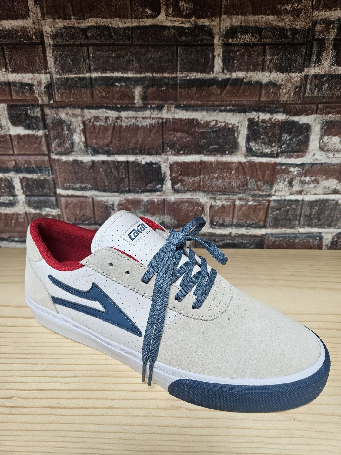 Lakai Manchester - White Suede Navy Perf Lakai Manchester - White Suede Navy Perf, Size: 9