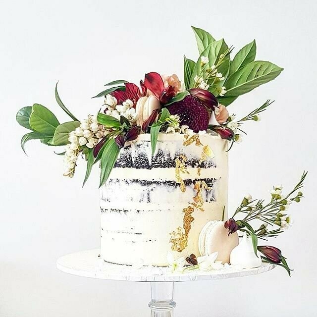 Semi Naked Buttercream Cake + Floraige Semi Naked Buttercream Cake + Floraige