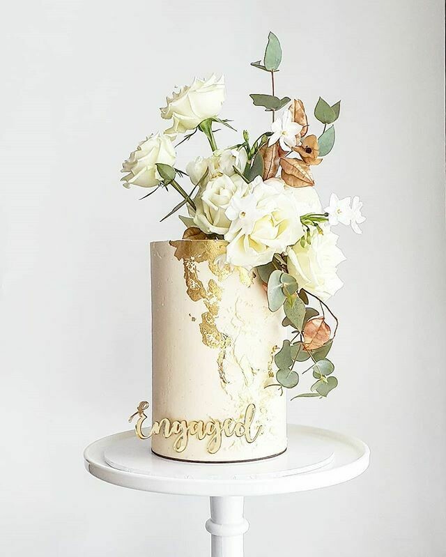 Full Buttercream Cake + Fresh + Dried Full Buttercream Cake + Fresh + Dried