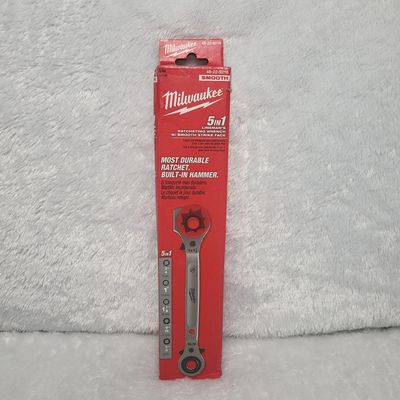 Milwaukee 5in1 Lineman's Ratcheting Wrench w/ Smooth Strike Face