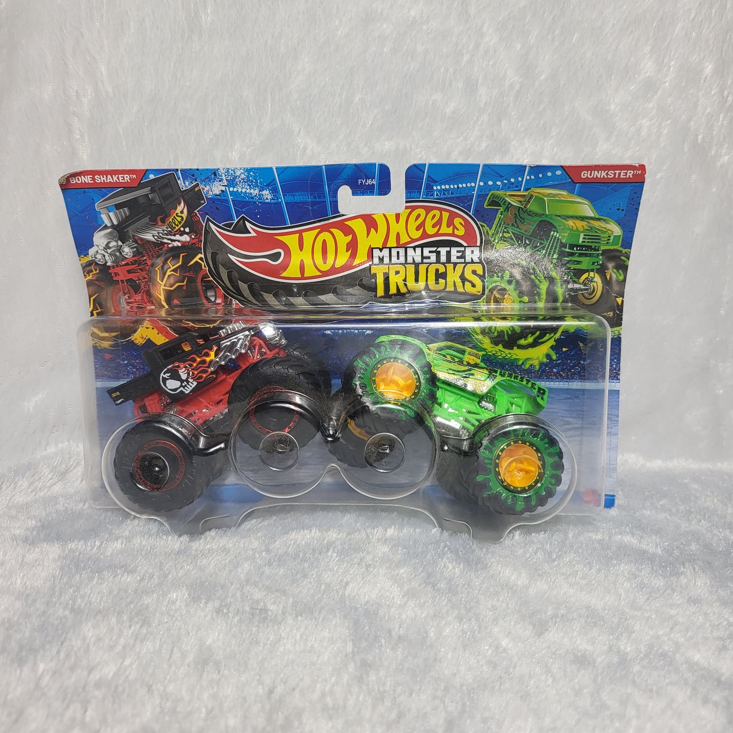 Hot Wheels Monster Trucks Bone Shaker vs Gunkster Diecast Car 2-Pack