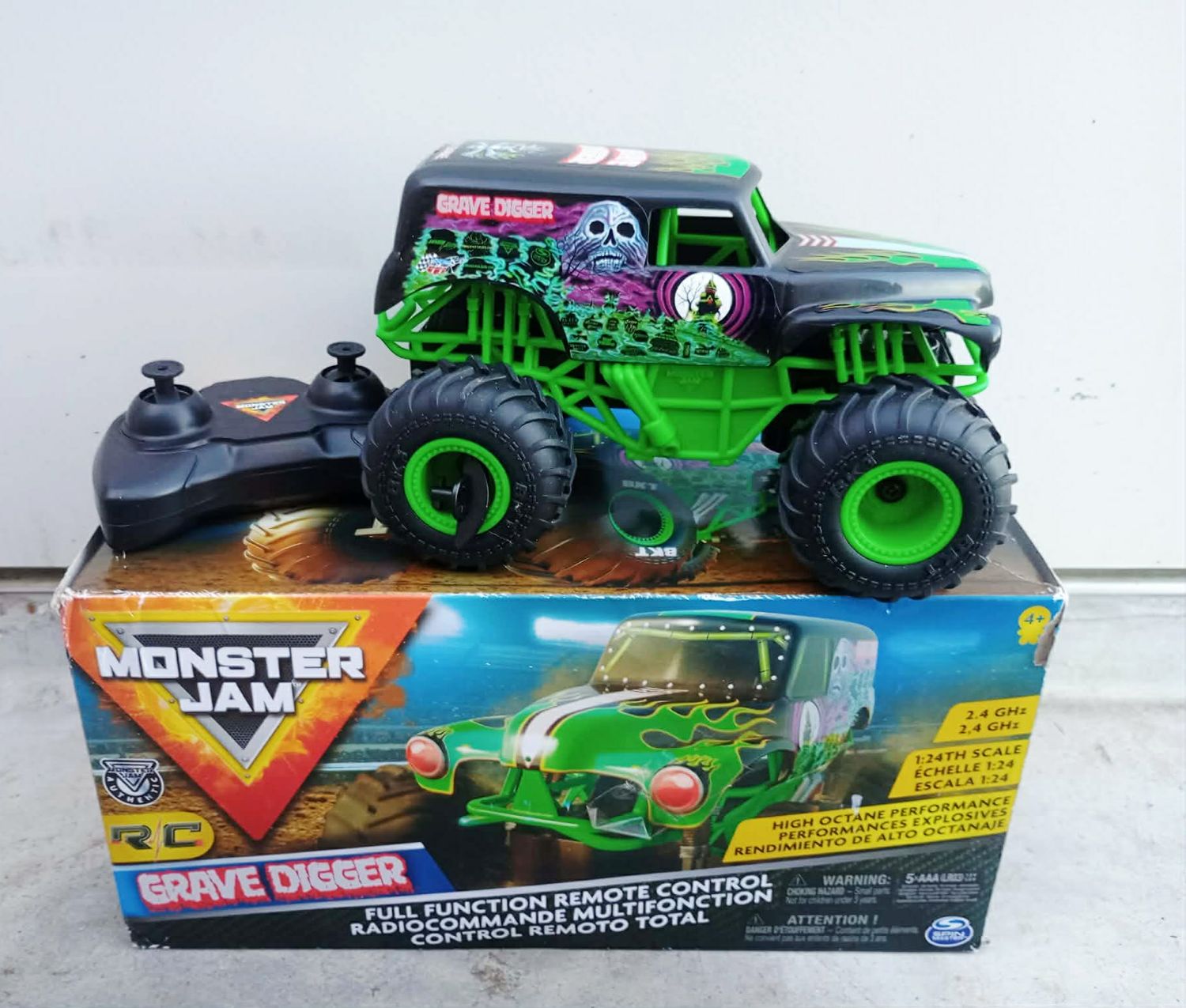 Monster Jam  Official Grave Digger Remote Control Monster Truck