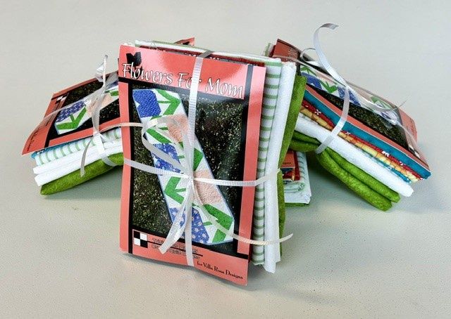 Flowers for Mom Table Runner Kit