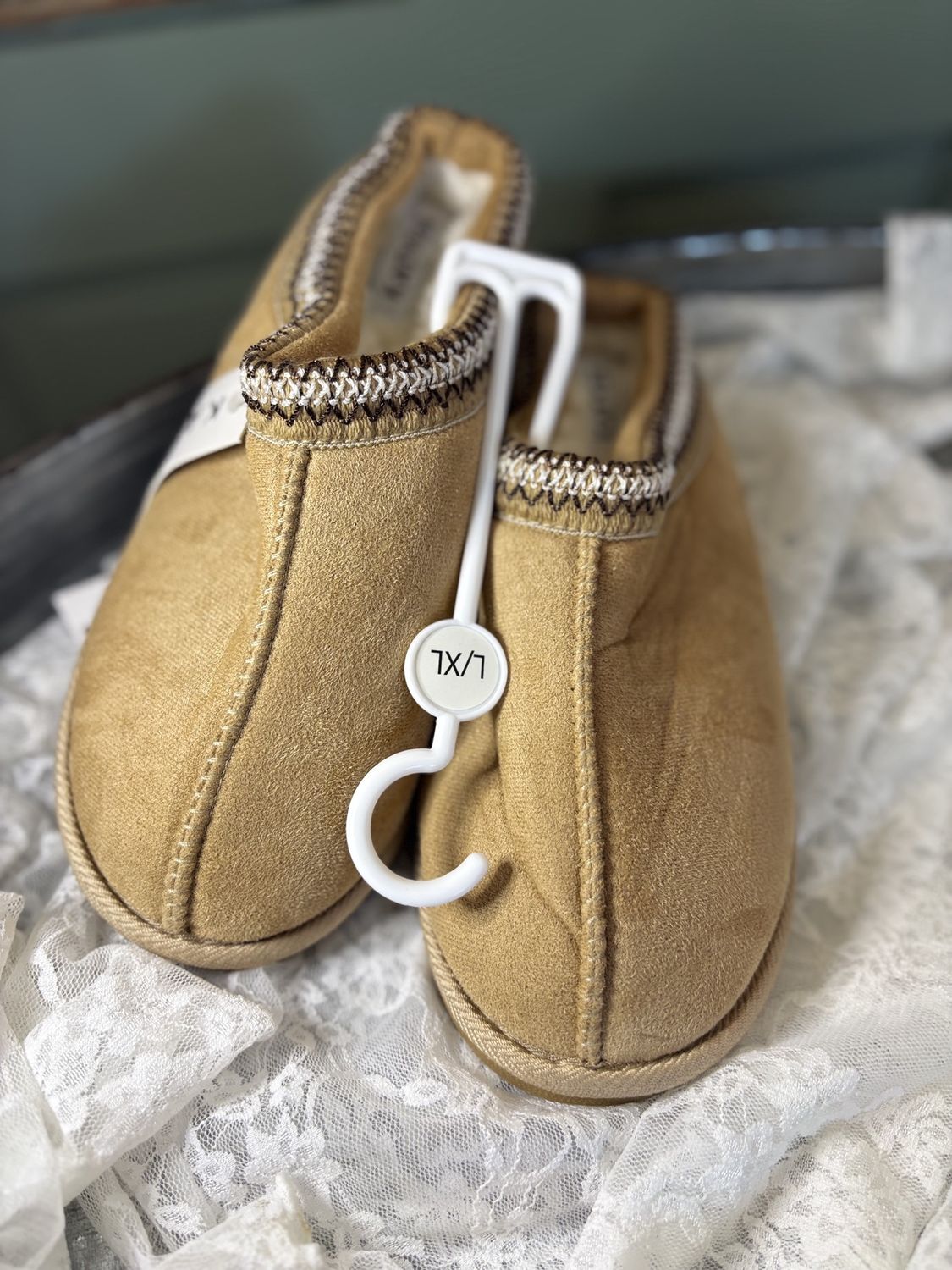 Sand Embroidered Slippers