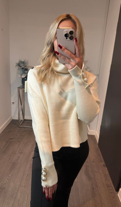 Śmietankowy sweter