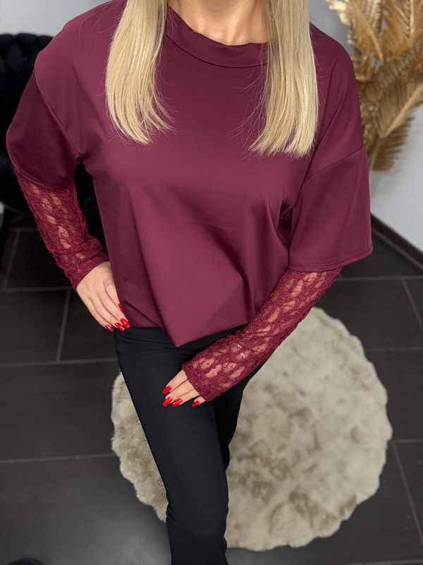 Bordowa bluzka z koronkowymi rękawami