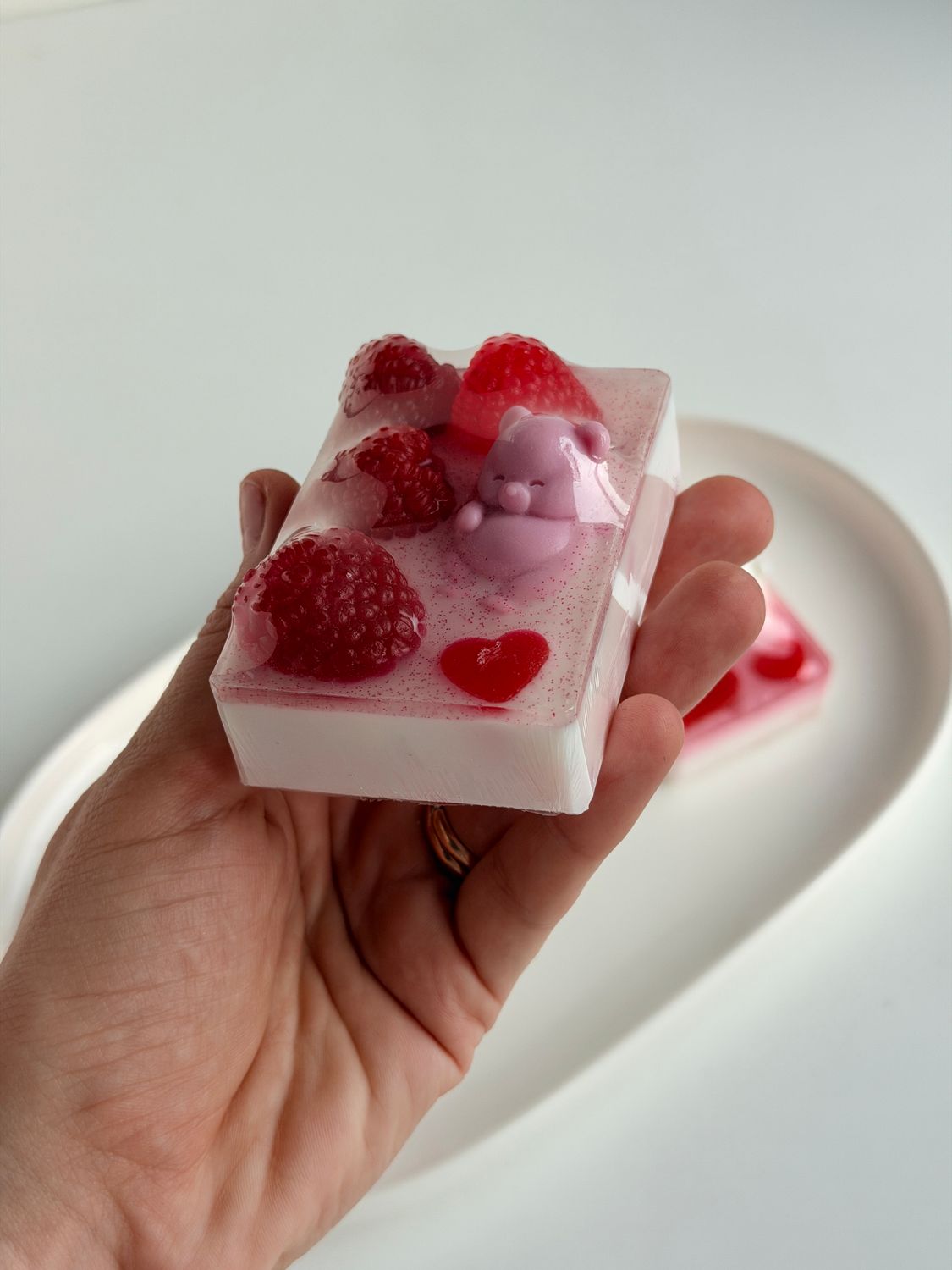 Owocowy Miś | Malina - Mydło Glicerynowe Ozdobne