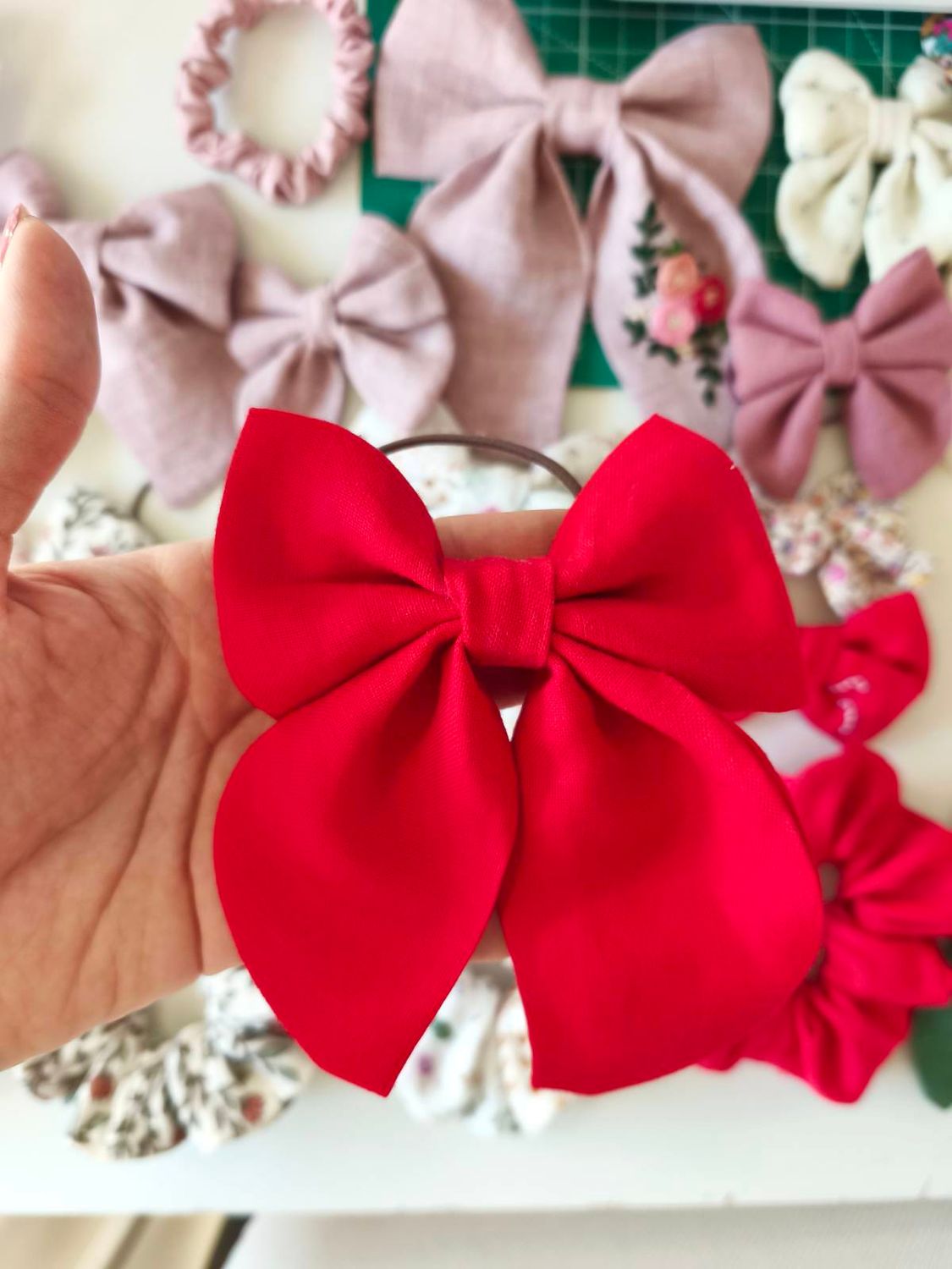 Kokarda "Aurelia" Red Linen