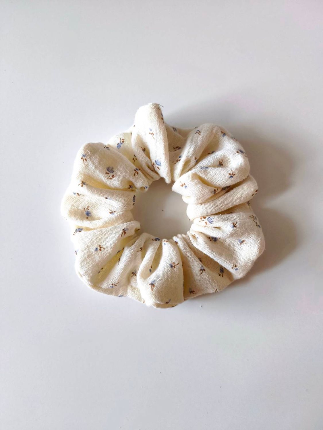 Medium Scrunchie Mini Blossom