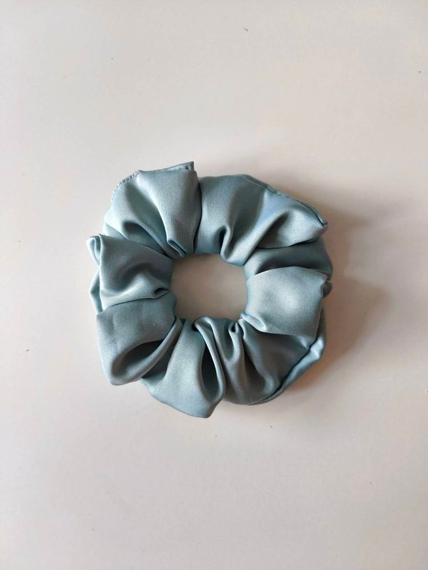 Medium Scrunchie Blue sky