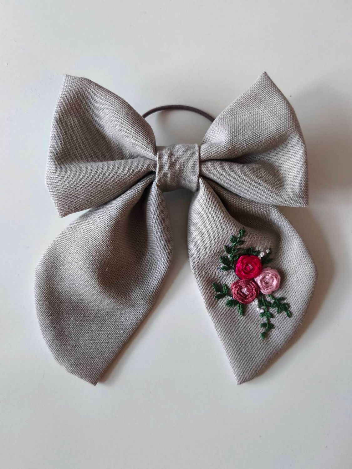 Kokarda "Lena" Grey Linen (personalizowany haft)