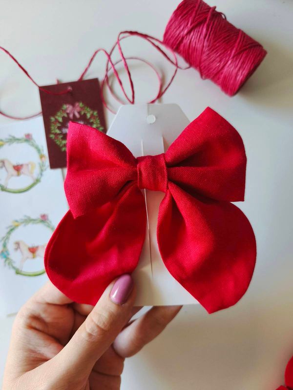 Kokarda Aurelia Red Linen do włosów