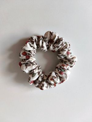 Ręcznie szyta mini scrunchie Old Garden do włosów
