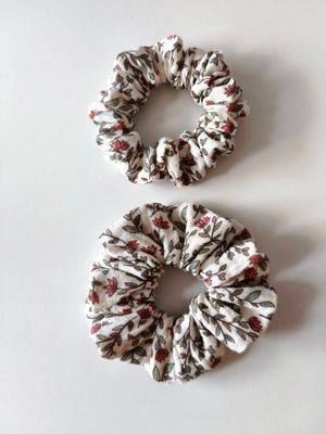 Scrunchie Old Garden jako ozdoba do codziennej fryzury