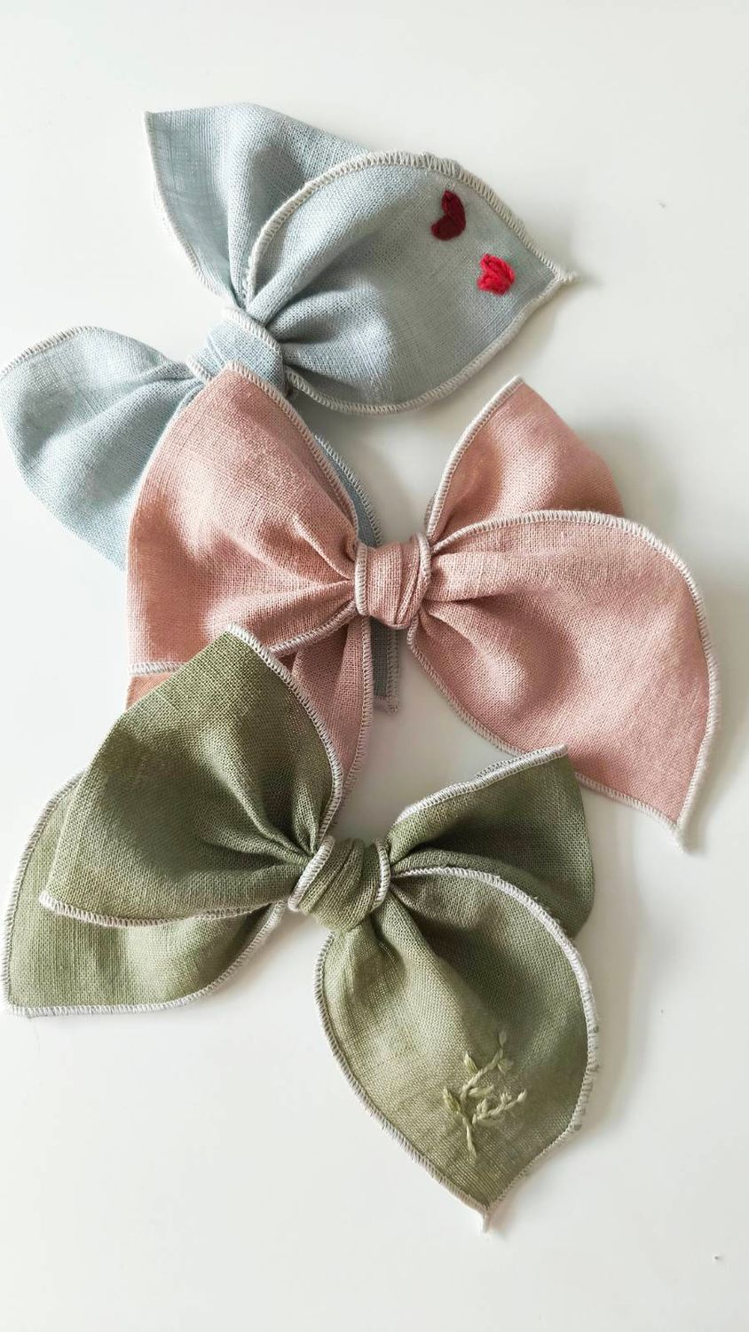 Kokardka Zuzia Rosy Linen z personalizowanym haftem