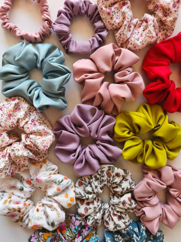 Mini scrunchie Otuleni Szyciem w odcieniu wrzosowym