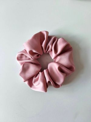 Medium Scrunchie Pink