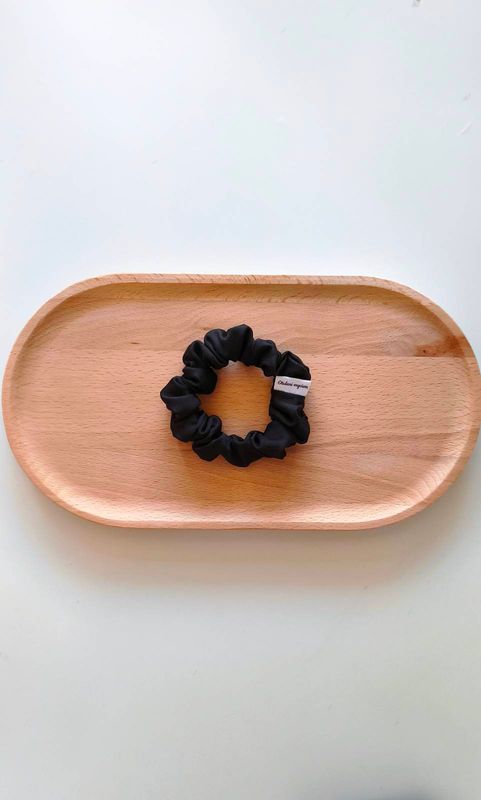 Mini scrunchie handmade w odcieniu Classic Noir