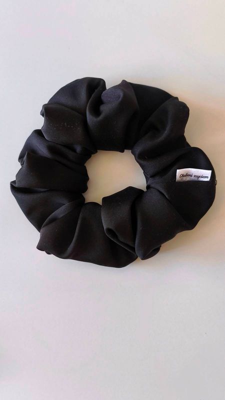 Medium Scrunchie Black