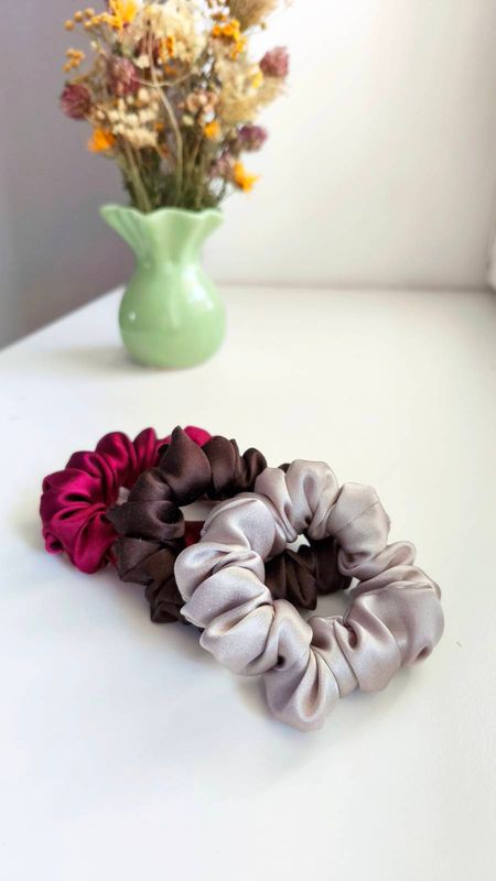 Ręcznie szyta gumka do włosów Medium Scrunchie Jedwabna Warm Brown