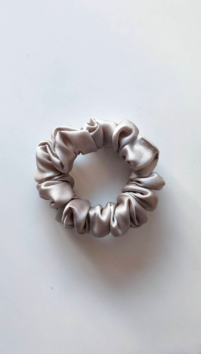 Mini Scrunchie Jedwabna silver grey