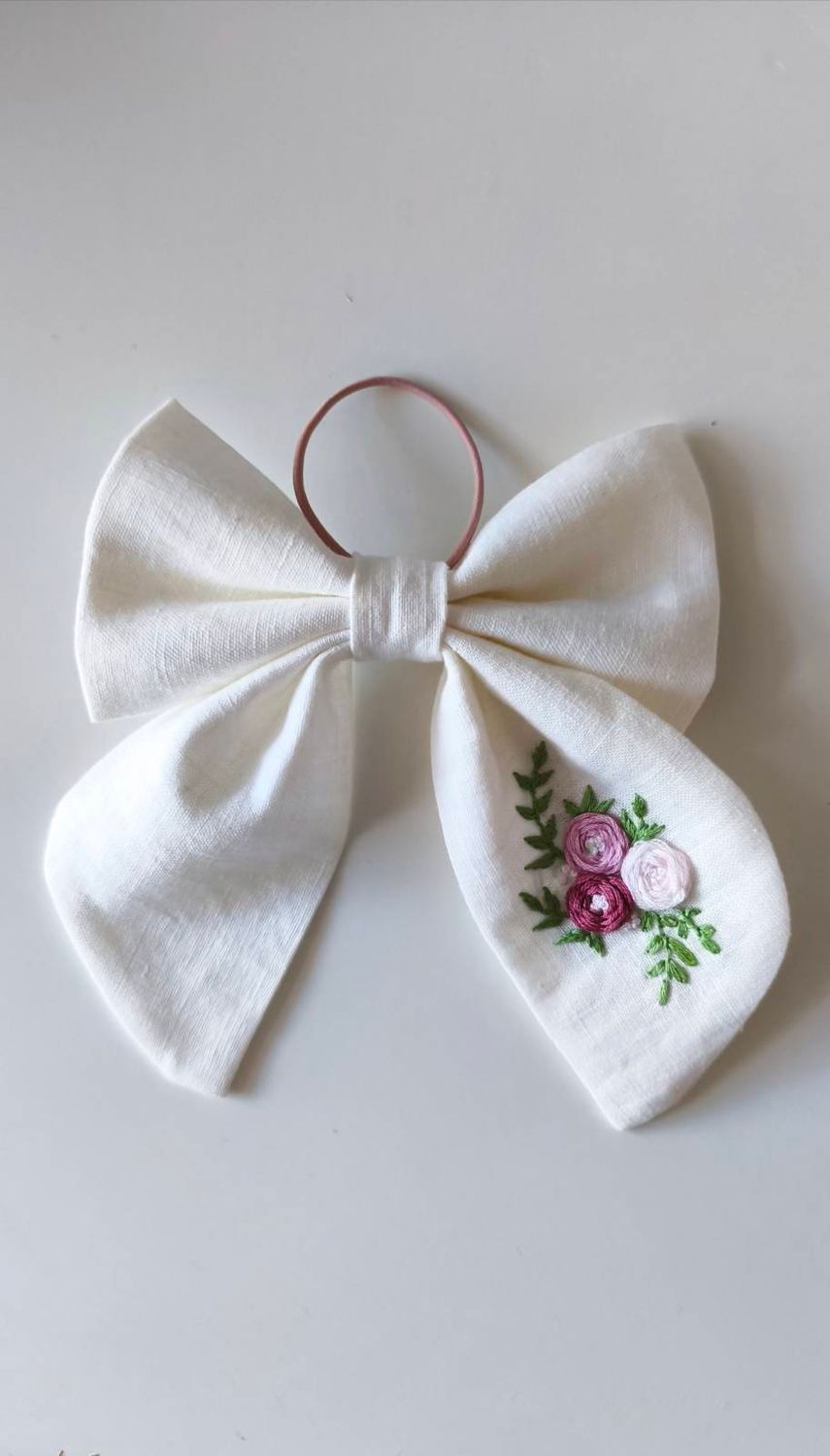 Kokarda "Lena" z haftem Ecru Linen