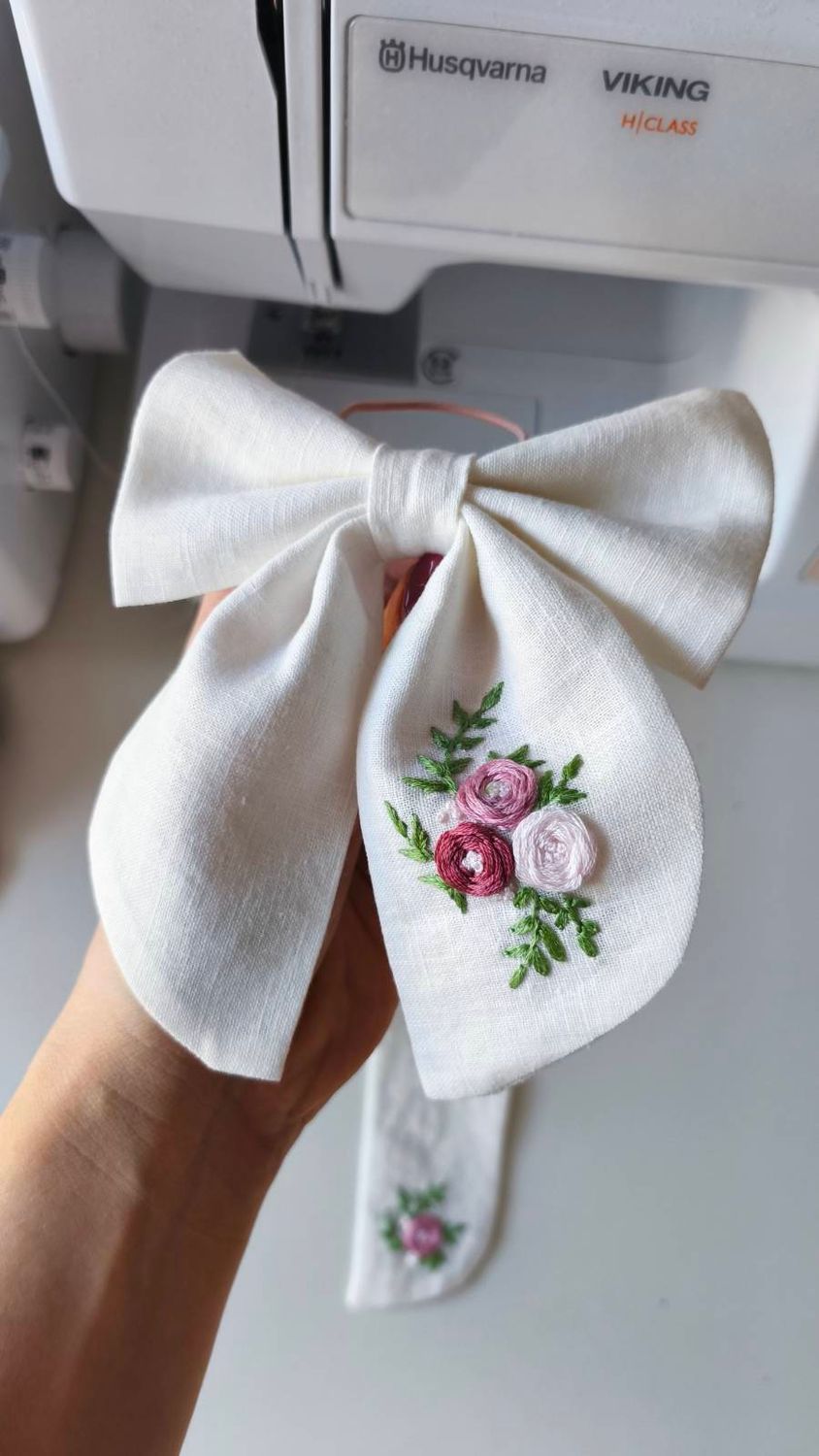 Kokarda "Lena" z haftem Ecru Linen