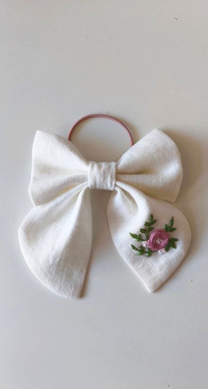 Kokarda "Aurelia" z haftem Ecru Linen