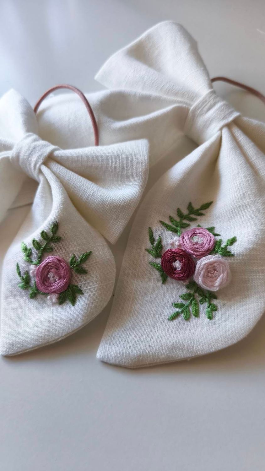 Kokarda "Aurelia" z haftem Ecru Linen