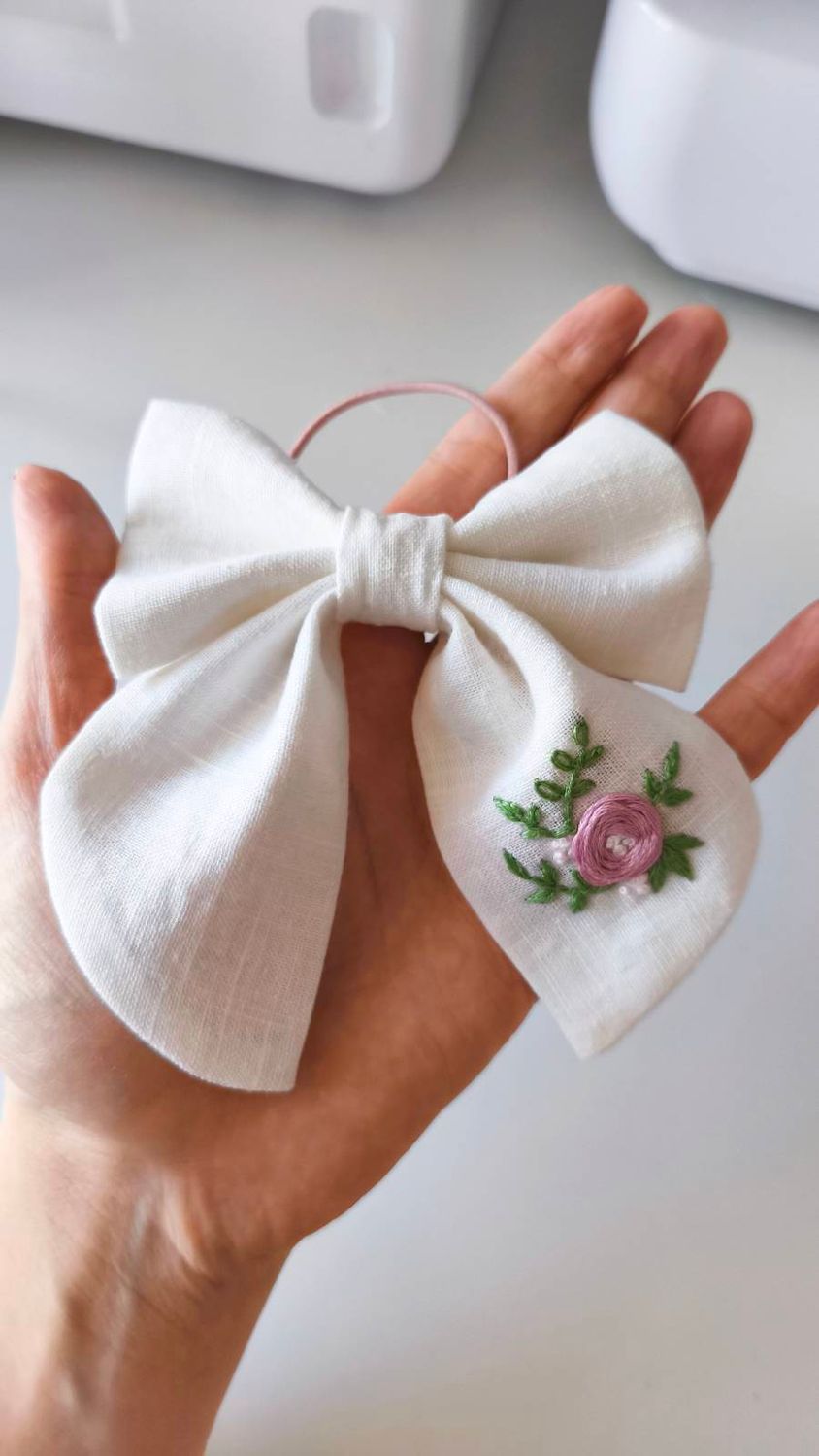 Kokarda "Aurelia" z haftem Ecru Linen