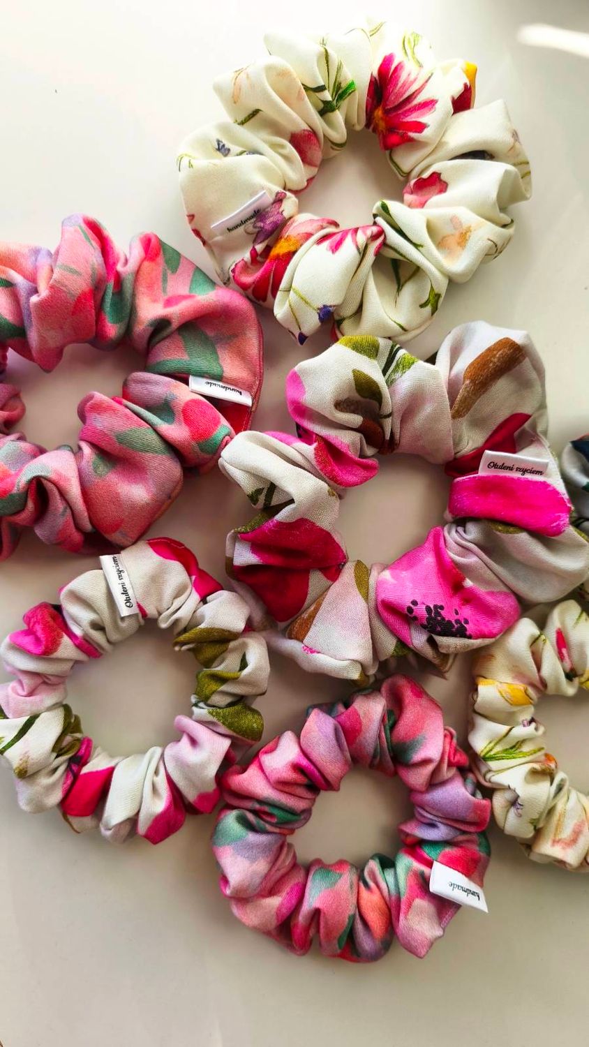 Medium Scrunchie Pink Flower