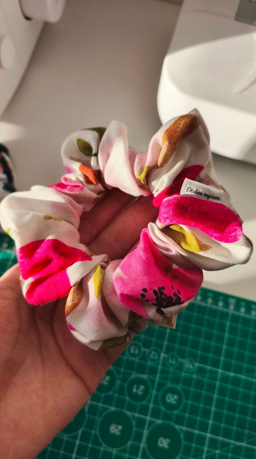 Medium Scrunchie Pink Flower
