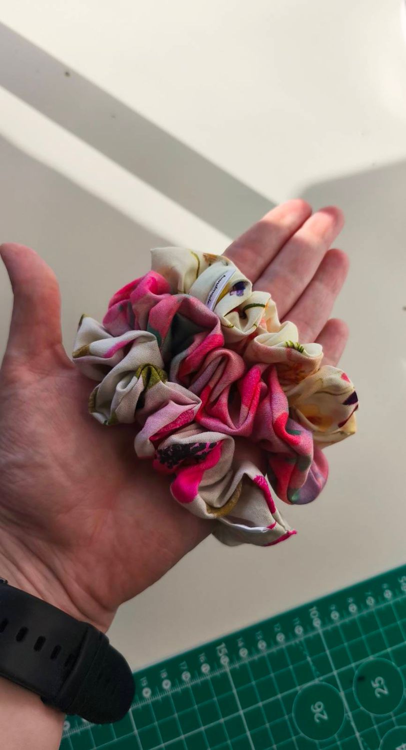 Mini Scrunchie Pink Flowers