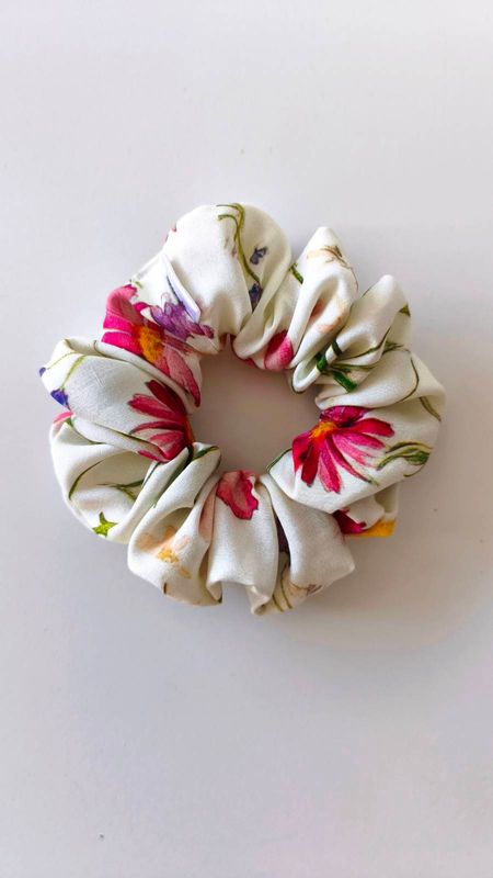 Medium Scrunchie Meadow