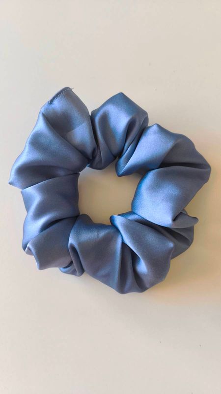Medium scrunchies Jedwabna "Blue sky"
