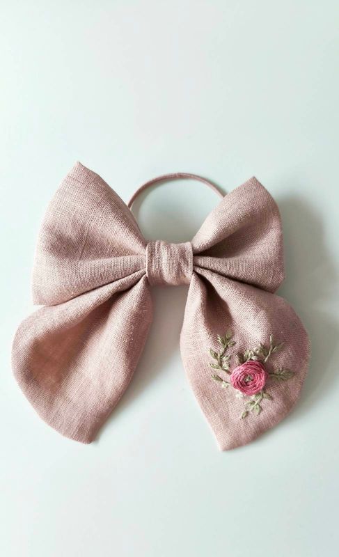 ​Kokarda "Aurelia" Dusty Rose​ Linen z haftem