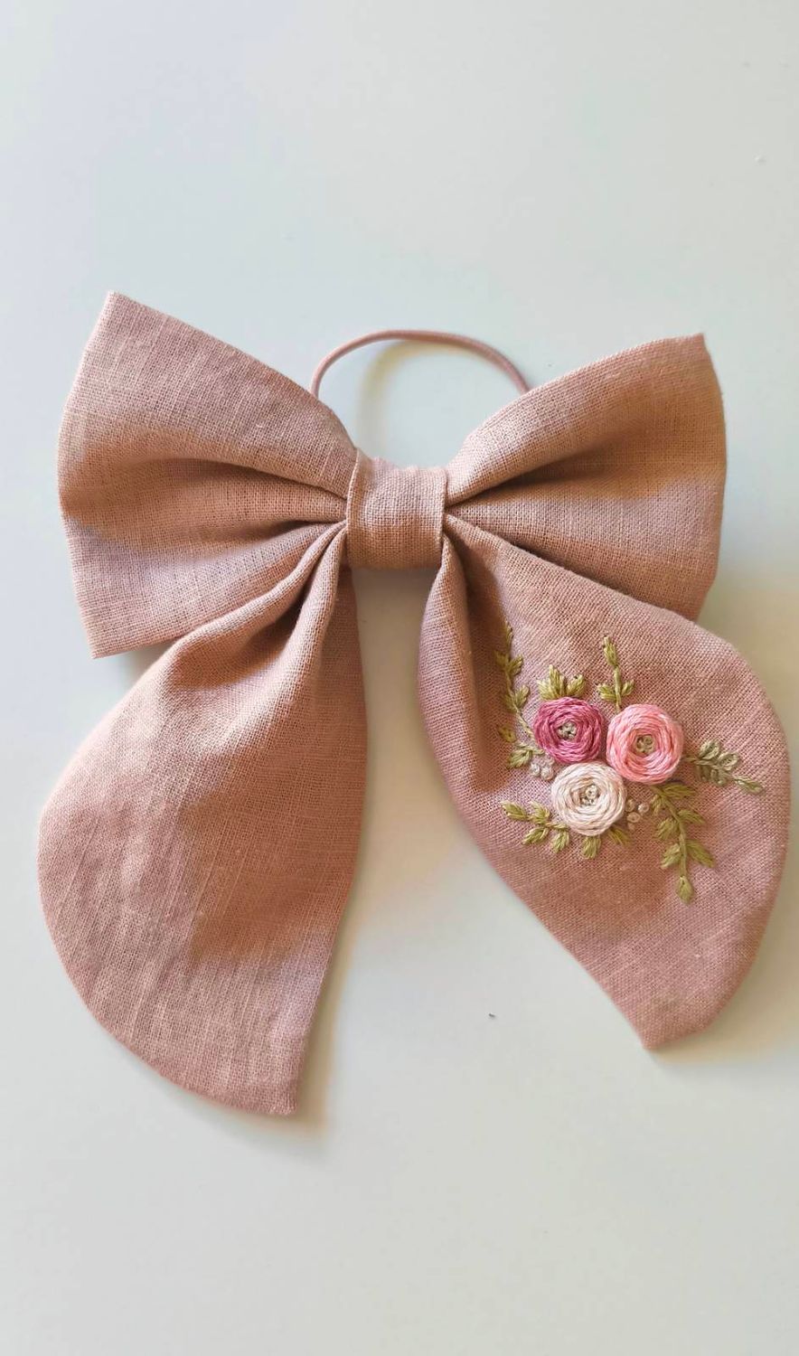 Kokarda "Lena" Dusty Rose​ Linen z haftem