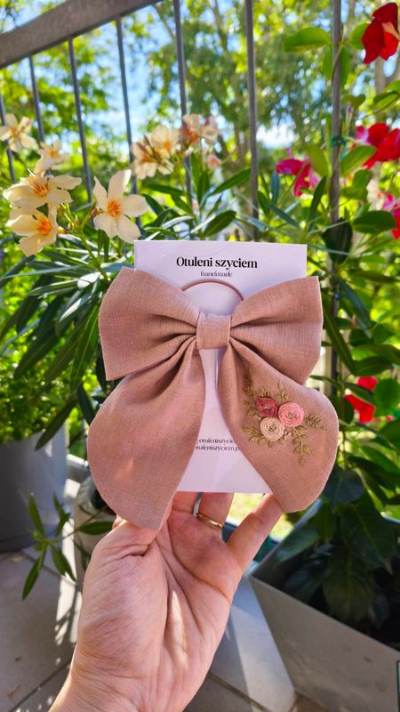 Lniana kokarda do włosów Lena Dusty Rose – personalizowany haft