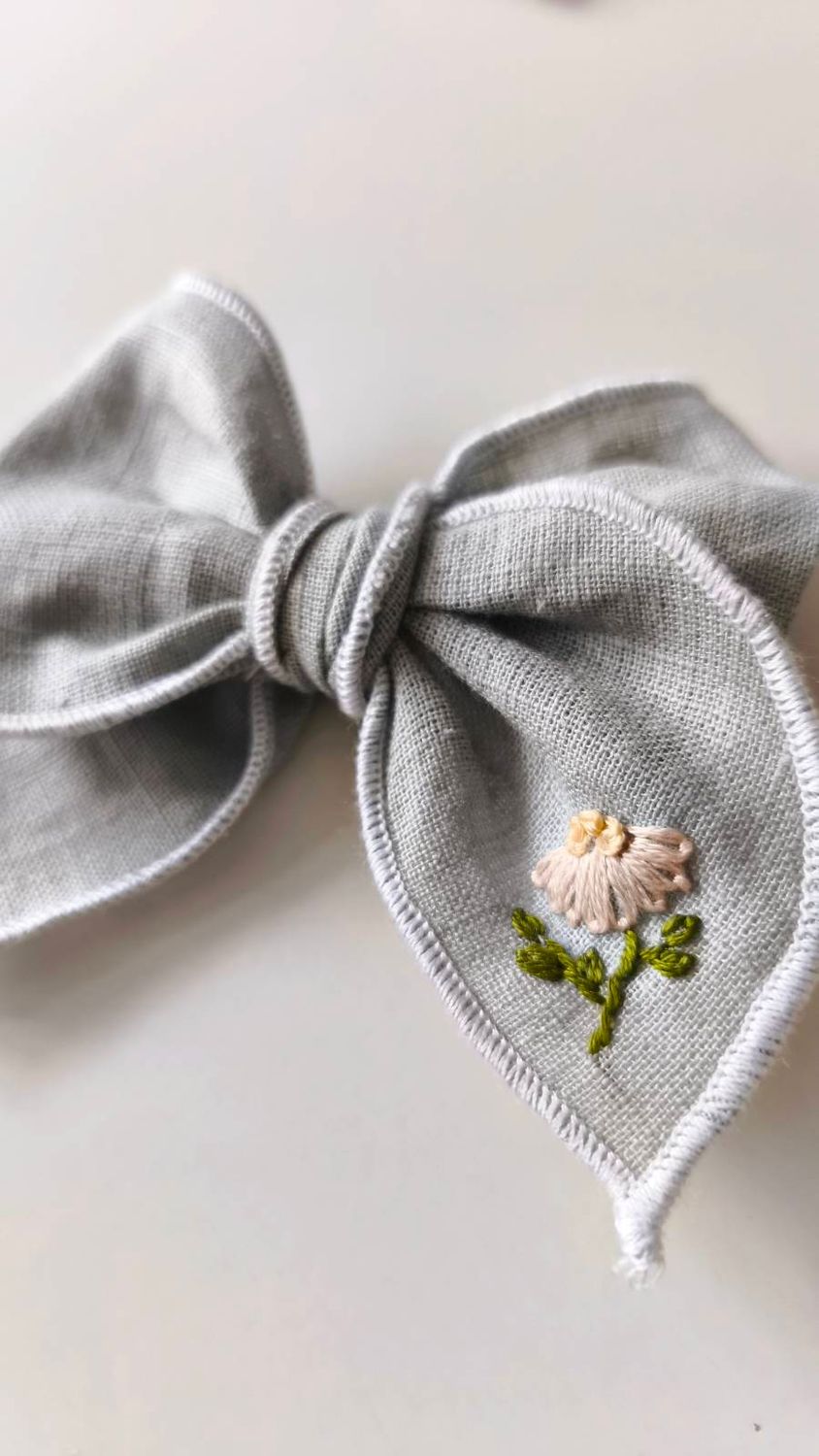 Kokardka "Hania" Steel Blue Linen (personalizowany haft)