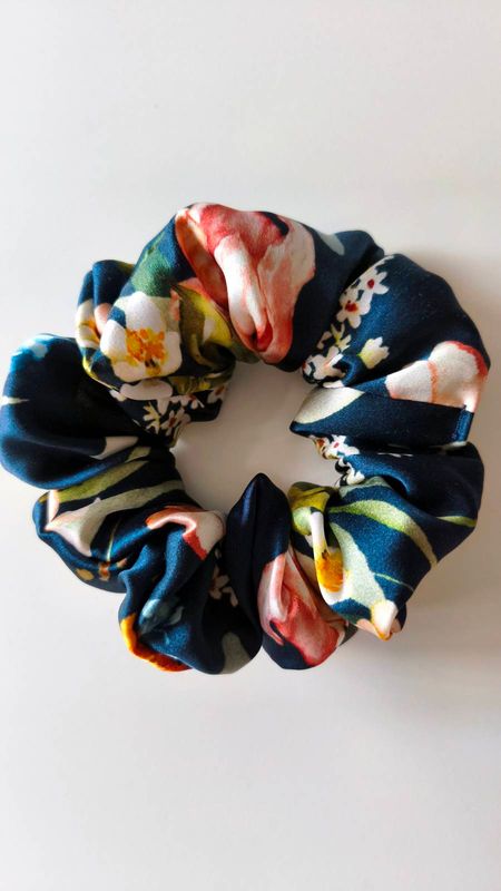 Maxi jedwabna scrunchie "Watercolor Garden