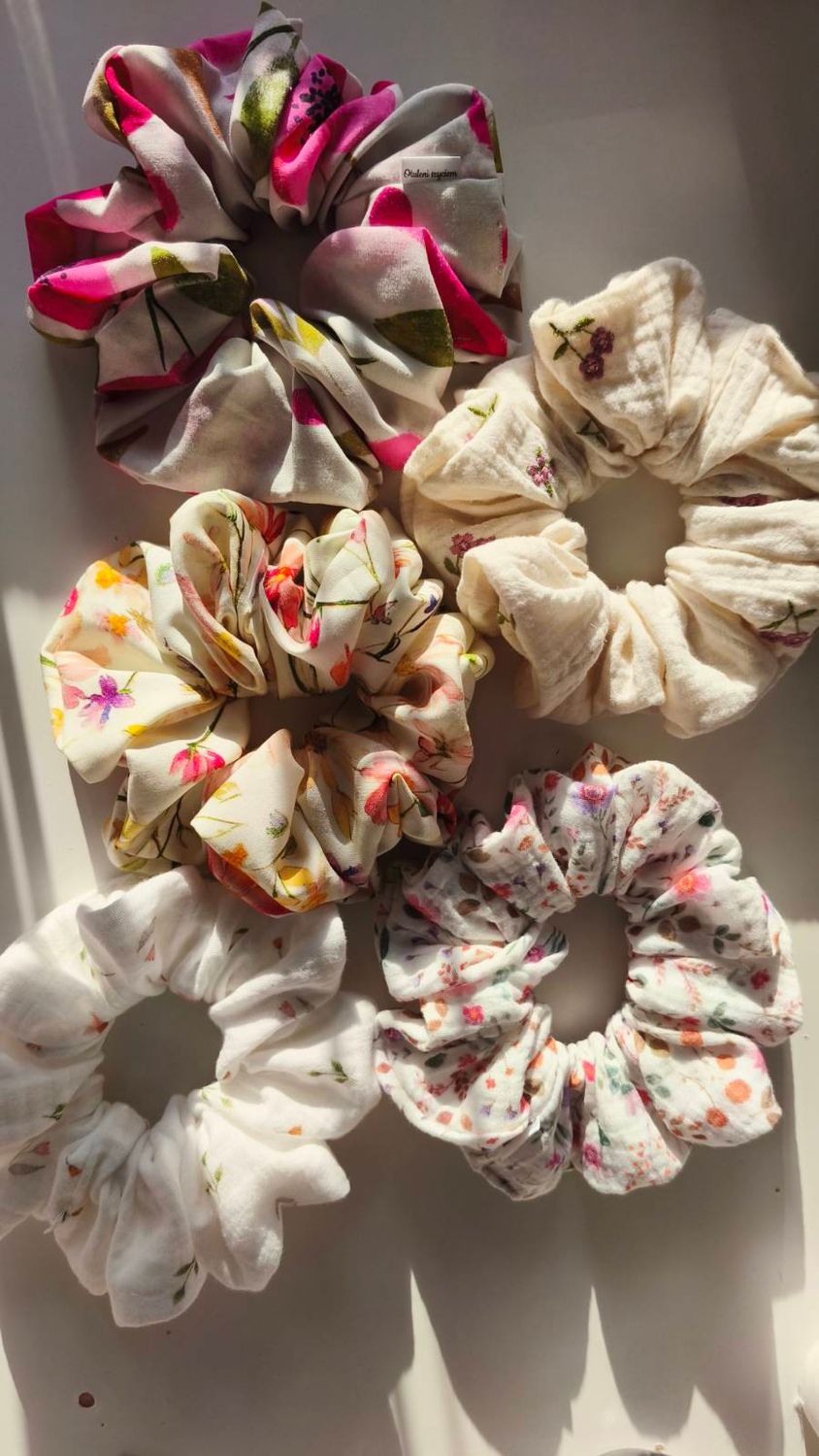 Mega scrunchie "Tiny Flowers"