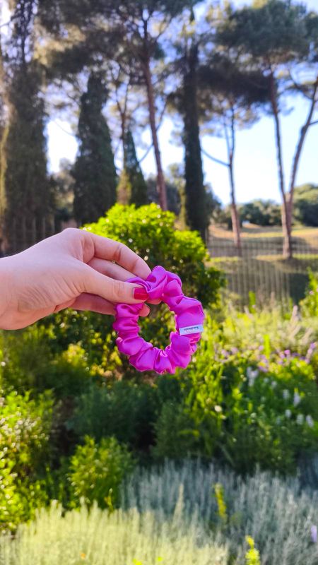 Jedwabna scrunchie Pink w małym rozmiarze do włosów