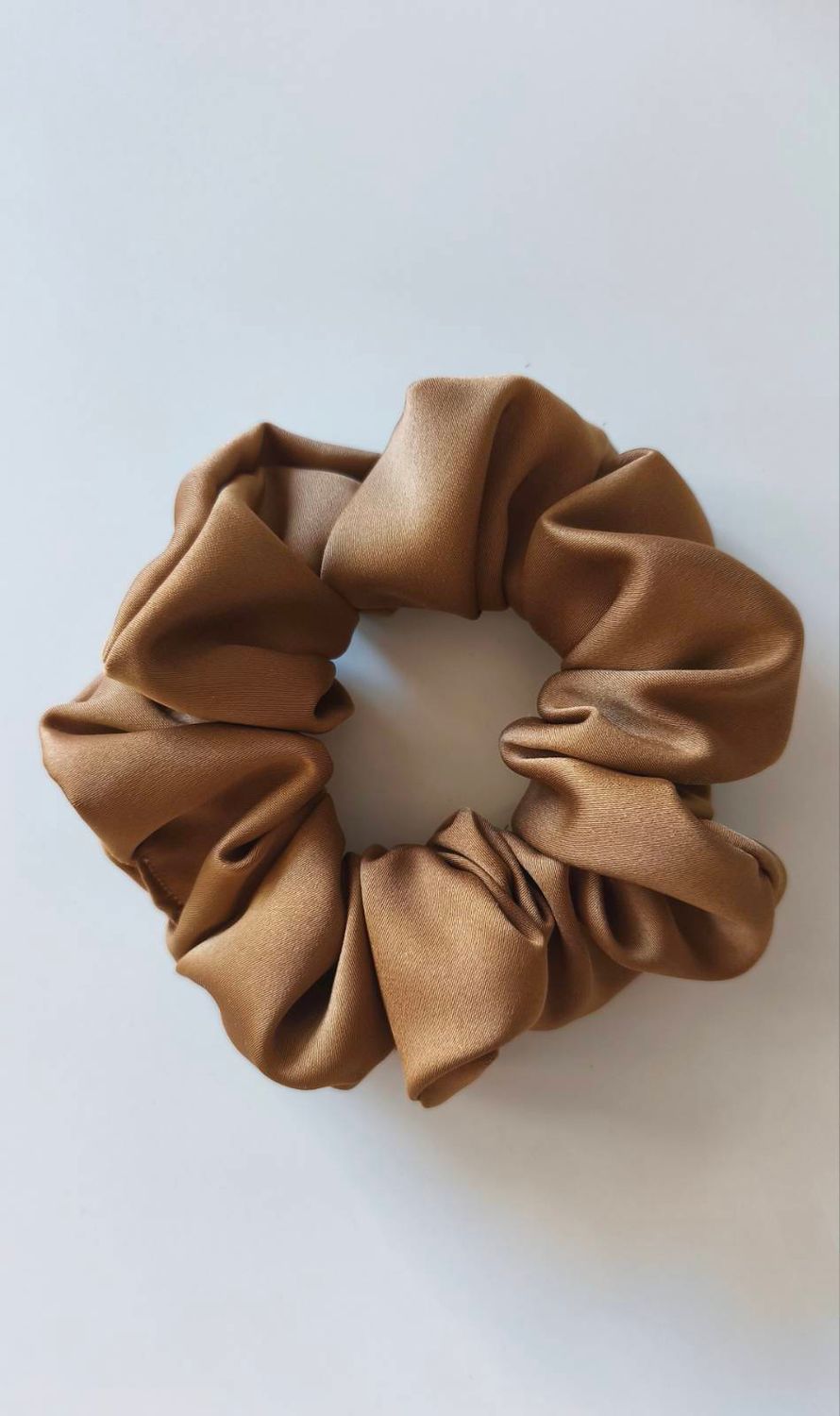 Średnia scrunchie Cynamonka  - satynowa gumka do włosów