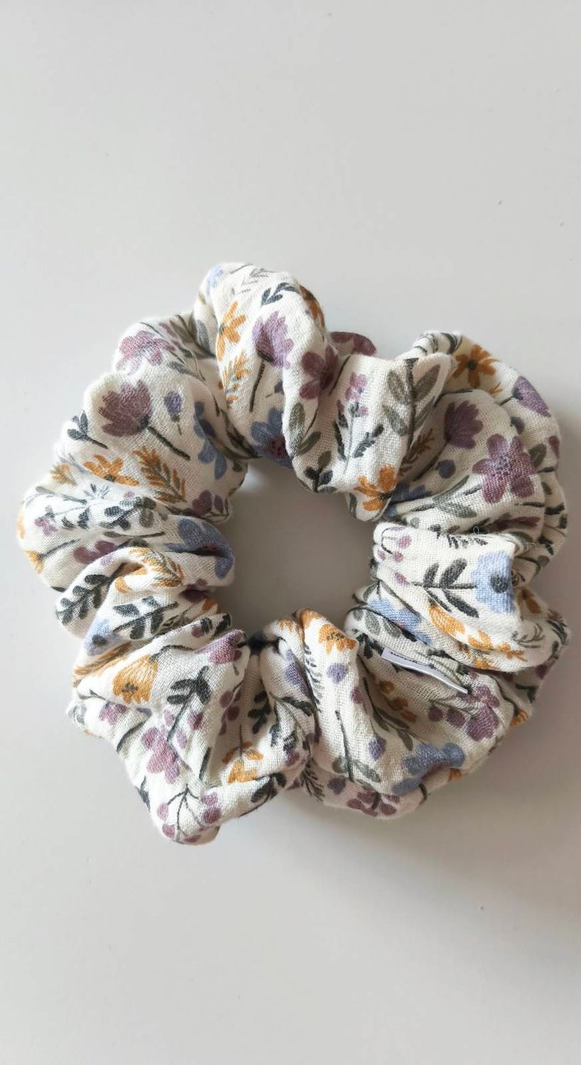 Duża muślinowa scrunchie Jesienne kwiatuszki