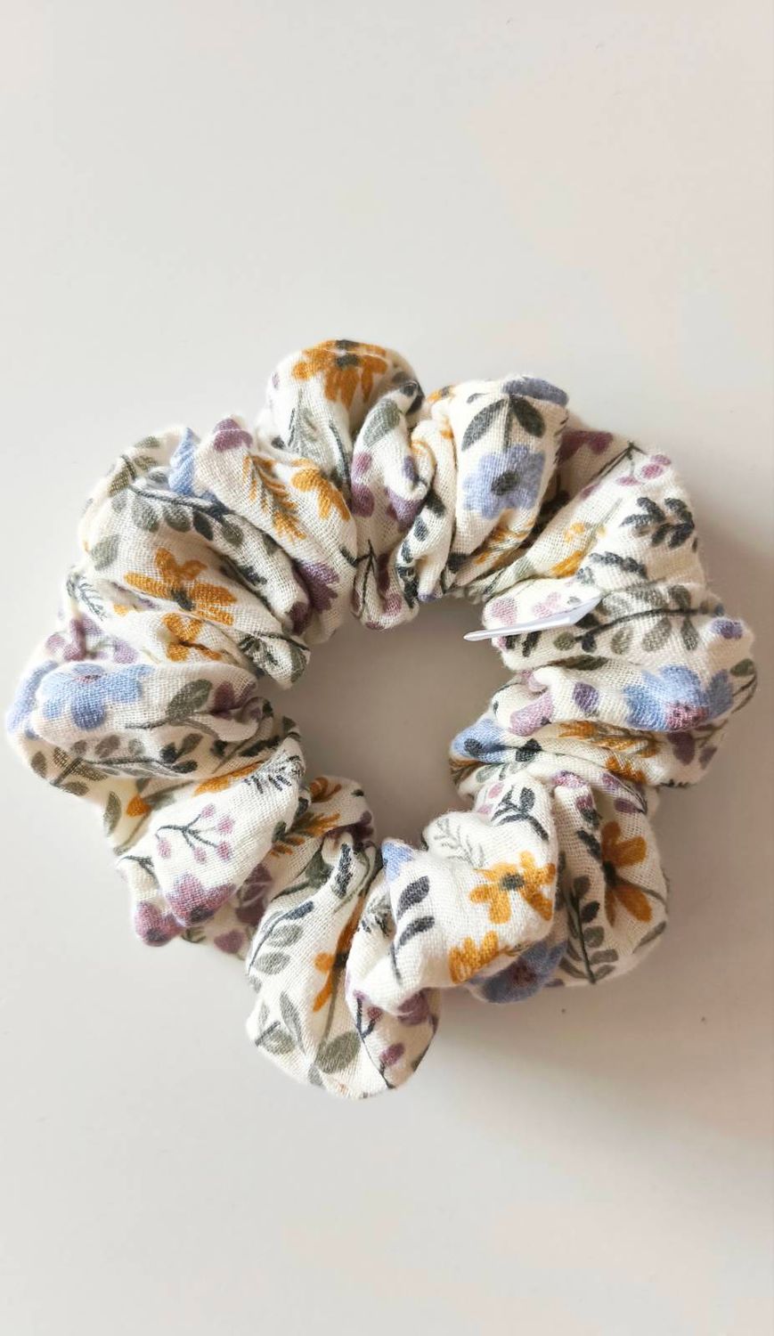 Średnia muślinowa scrunchie Jesienne kwiatuszki