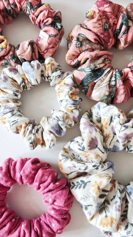 Duża muślinowa scrunchie Różany Ogród