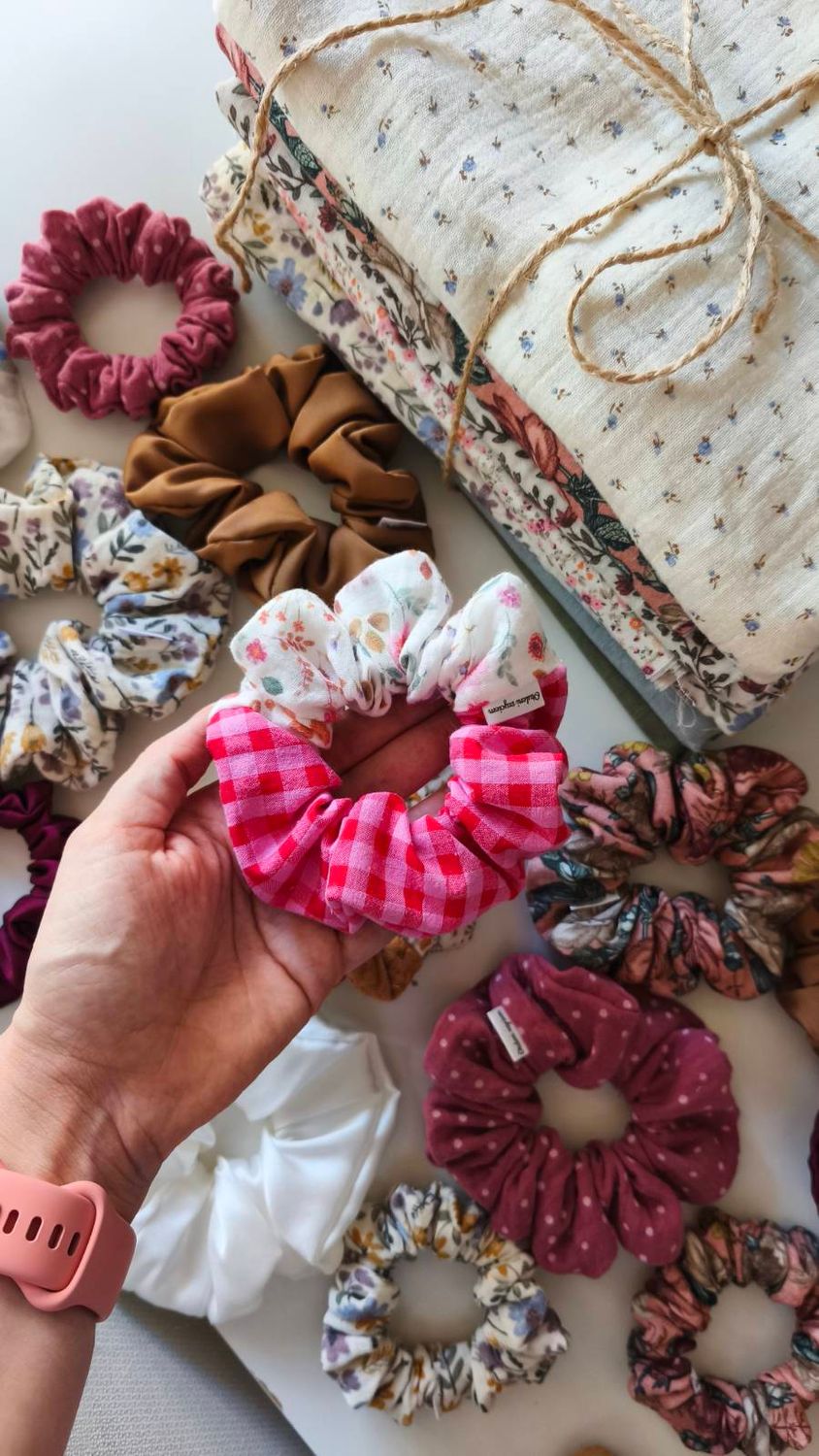 Średnia scrunchie Floral garden &amp; Raspberry Vichy